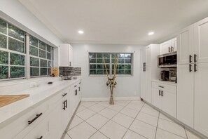 House (3 Bedrooms) | Interior - Boca Raton Home: Outdoor Kitchen, By Golf Courses (Boca Raton)