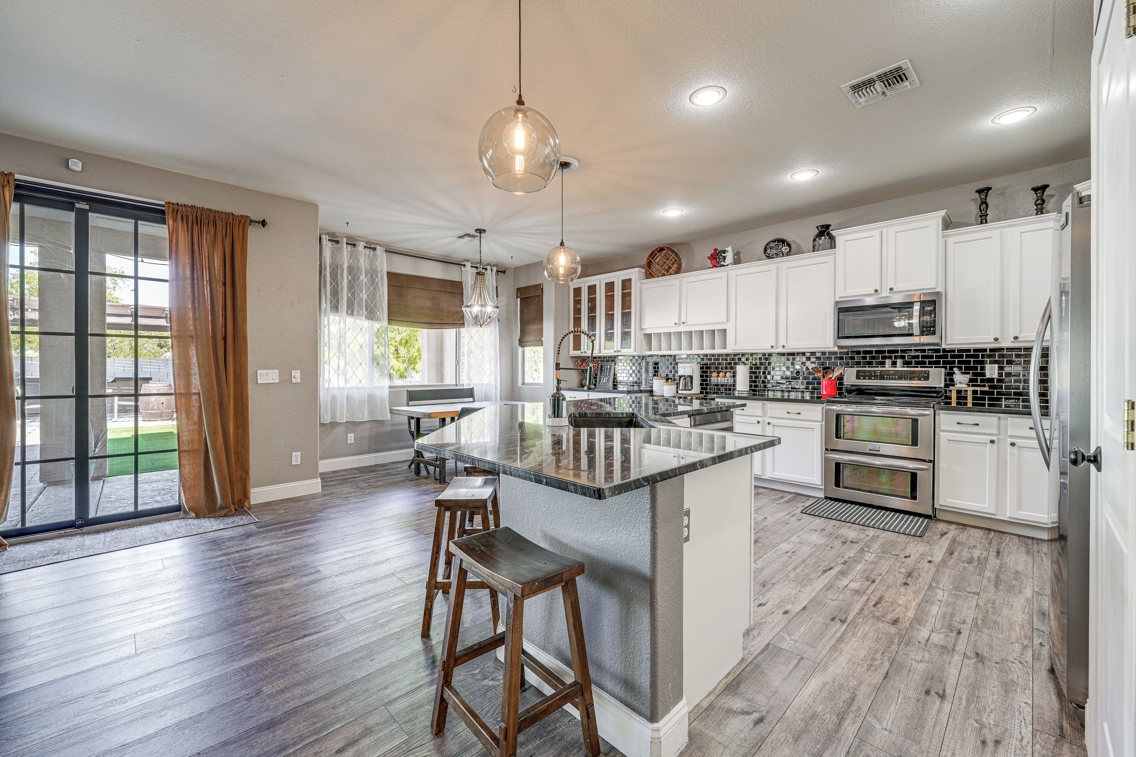 House (5 Bedrooms) | Interior