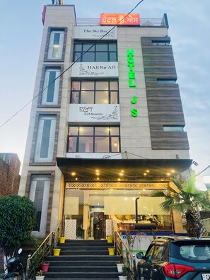Front of property - Hotel JS (Dera Bassi)