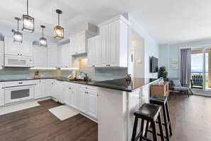 Condo, Multiple Beds (Beach Colony Tower 1C) | Private kitchen | Oven, toaster, paper towels