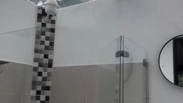 Toallas, jabón, papel de baño