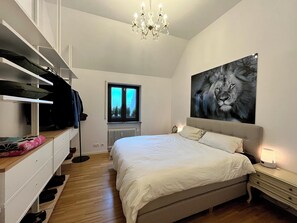 1 habitación, tabla de planchar con plancha, wifi y ropa de cama