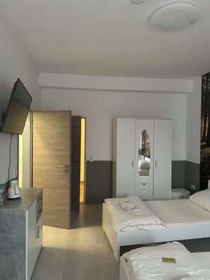 Comfort Triple Room | Free WiFi - Shirdel Pension  (Gaimersheim)