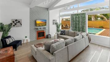 TV, peis og kontorer