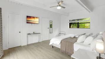 4 makuuhuonetta, silitysrauta/-lauta, vauvan matkasänky, ilmainen Wi-Fi