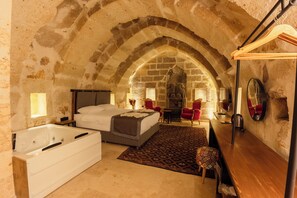 Standard Double Room | Premium bedding, minibar, in-room safe, desk - Arkeles Suites (Avanos)