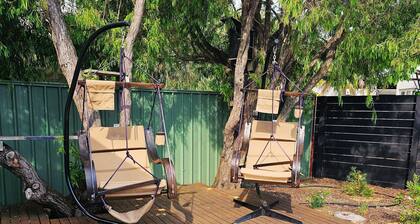 Charming Pet-Friendly Retreat Near Quindalup's Pristine Beaches – Perfect for Families & Friends!