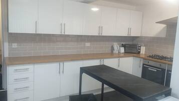 House | Private kitchen | Fridge, microwave, oven, stovetop