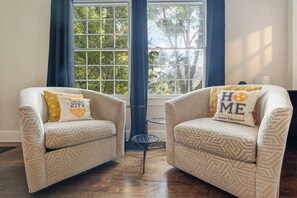 Living area - 3 br 1 ba SoKno Cottage (Neyland Stadium) (Knoxville)