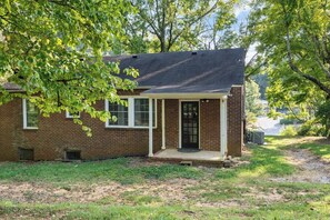 Exterior - 3 br 1 ba SoKno Cottage (Neyland Stadium) (Knoxville)