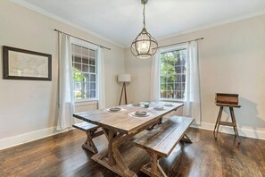 Dining - 3 br 1 ba SoKno Cottage (Neyland Stadium) (Knoxville)