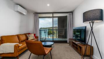 Smart TV, ping pong, offices