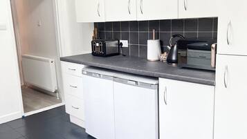 House | Private kitchen | Fridge, microwave, oven, stovetop