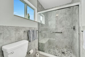 Hair dryer, towels, soap, toilet paper - Spacious Key Largo Home with Dock with Quick Ocean Access (Key Largo)