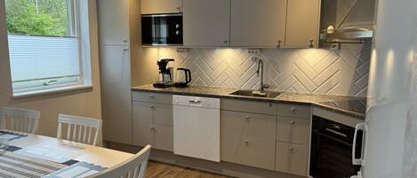 House | Private kitchen | Fridge, microwave, oven, stovetop