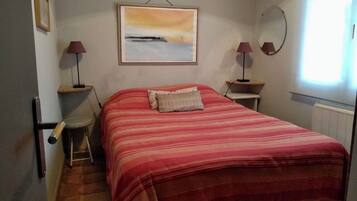 2 bedrooms, WiFi, bed sheets