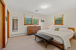 3 bedrooms, desk, iron/ironing board, travel cot