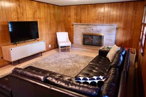 Smart TV, fireplace, books, offices