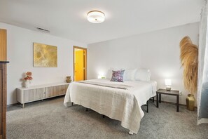 3 bedrooms, desk, iron/ironing board, WiFi - The Marigold - Cozy 3 Bed House in Pasco (Pasco)