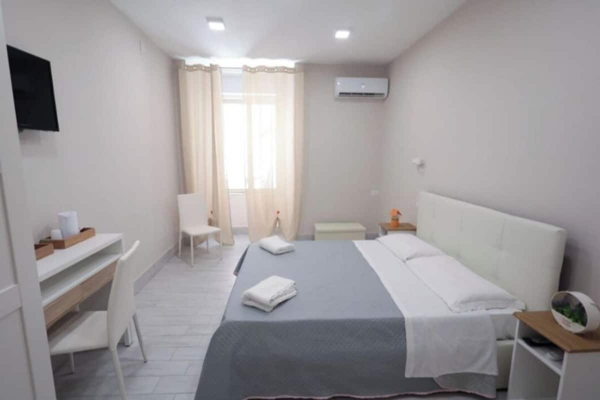 1 bedroom, desk, free WiFi