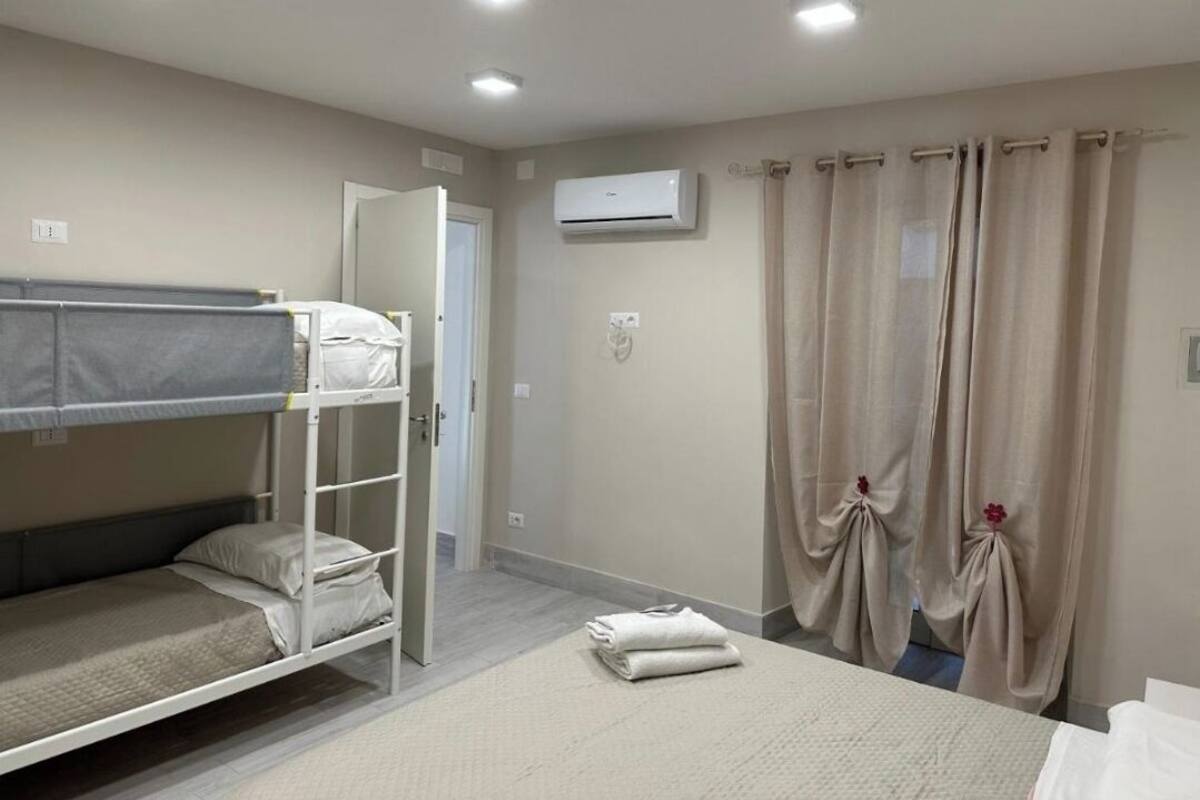1 bedroom, desk, free WiFi