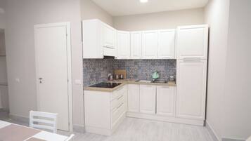 Comfort-Apartment, Stadtblick | Eigene Küche