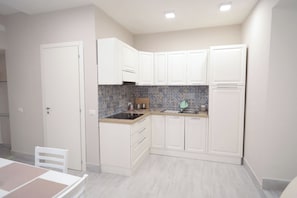 Comfort Apartment, City View | Private kitchen