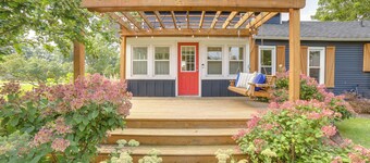 'City Girl Farmhouse' in Hudsonville w/ Hot Tub