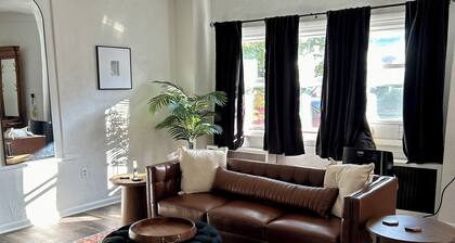 Charming 1-bedroom apartment in Southwest Greensburg - close to everything.