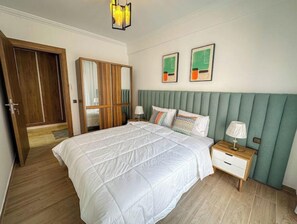 2 habitaciones, cuna de viaje, wifi gratis y ropa de cama