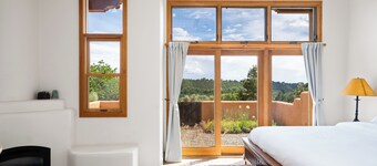 A Bella Vista Valdez Lodge,  4-BR, 4-Bth, 4 LR, 2 hot tubs, 2 chef kitchens