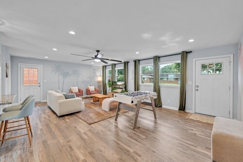 Charming 3bd - Near beaches - Foosball & Backyard