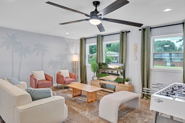 Game room - Charming 3bd - Near beaches - Foosball & Backyard (Norfolk)