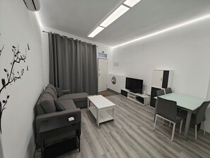 Smart TV - Very quiet area, all brand new (Madrid)