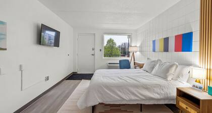 Stay Downtown, Free Gated Parking, Renovated Studio! 514