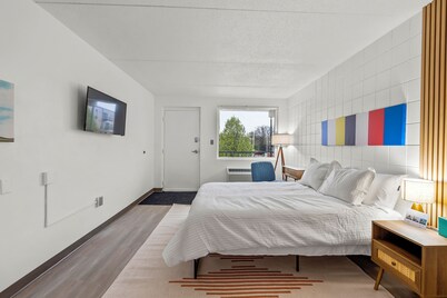 Stay Downtown, Free Gated Parking, Renovated Studio! 514