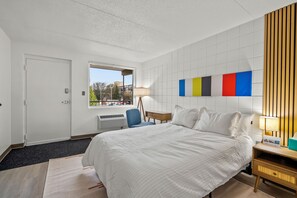 1 bedroom, desk, iron/ironing board, free WiFi - Stay Downtown, Free Gated Parking, Renovated Studio! 514 (Cedar Falls)