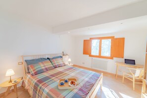 2 soverom, skrivebord, wi-fi og sengetøy