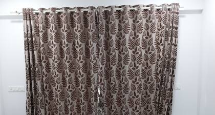 Chic 1-bedroom apartment with AC, WiFi in superb Mumbai