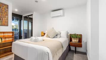 1 bedroom, desk, iron/ironing board, WiFi