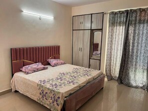 Apartment | 2 bedrooms, free WiFi, bed sheets