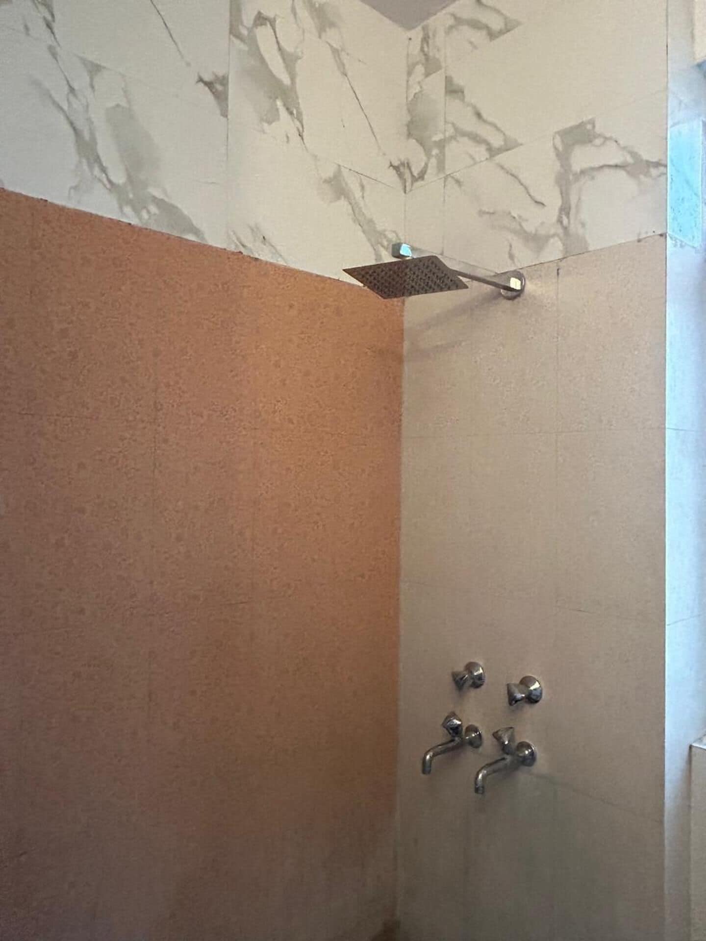 Apartment | Bathroom | Shower, towels, toilet paper