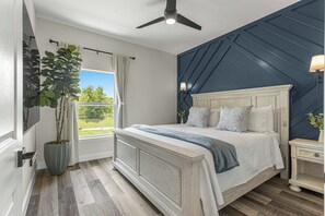 4 chambres, coffre-fort, bureau, fer et planche à repasser