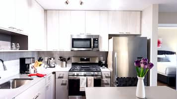 Luxury Apartment, Balcony, Harbor View | Private kitchen