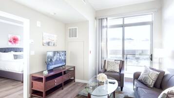 Luxury Apartment, Balcony, Harbor View | Living area