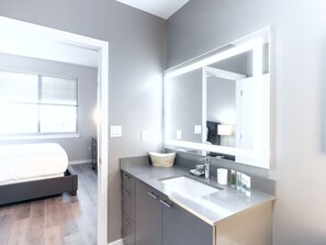 Apartemen Mewah, balkon, pemandangan pelabuhan | Kamar mandi