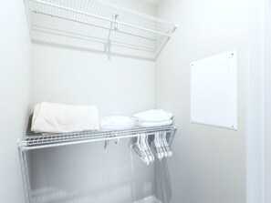 خزانة ملابس