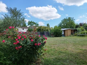 Property grounds - Ideal apartment near Bordeaux and amenities (shopping center, restaurants, cinema) (Sainte-Eulalie)