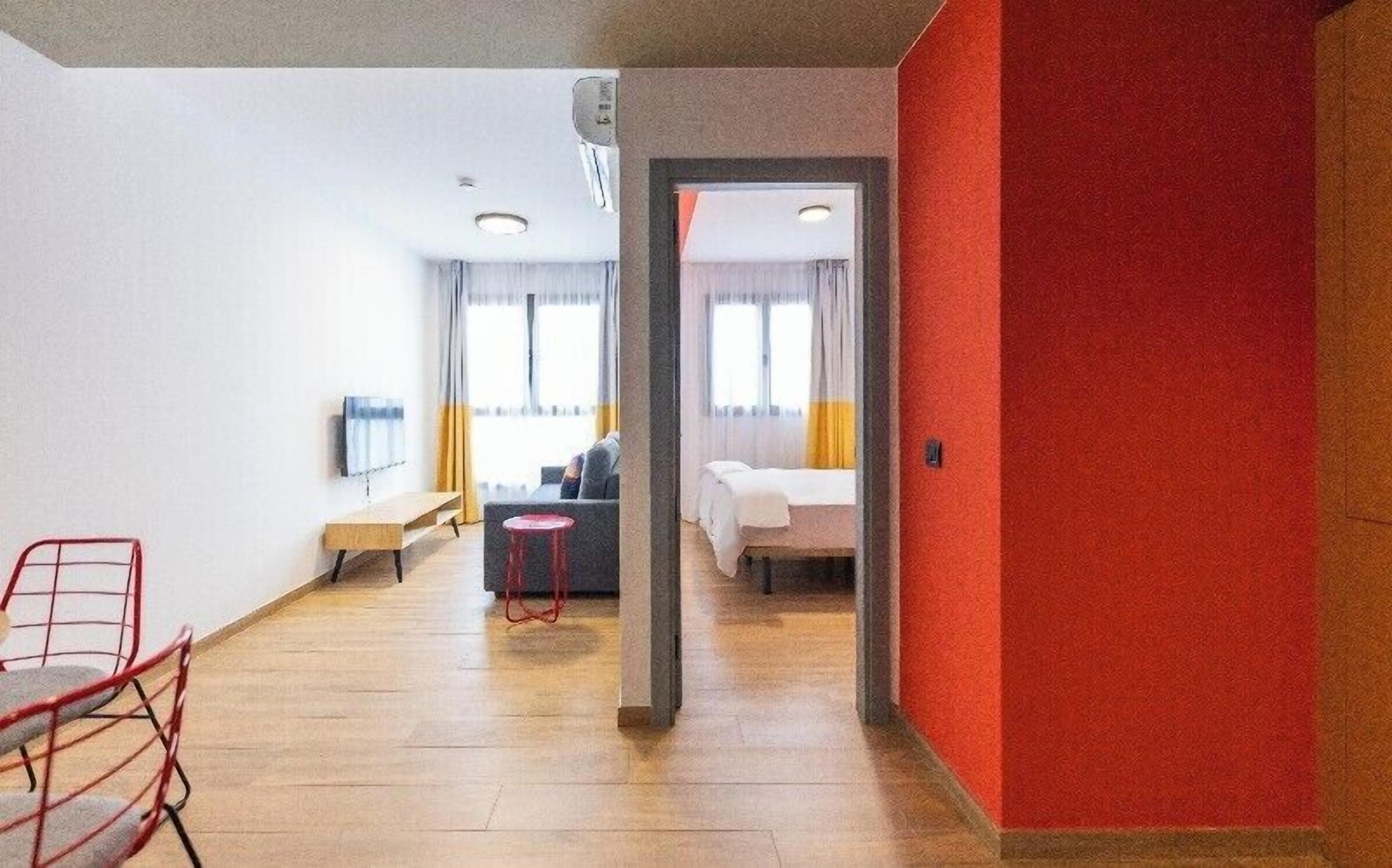 Iron/ironing board, free WiFi, bed sheets