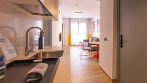 Apartemen Basic, 2 kamar tidur | Dapur pribadi